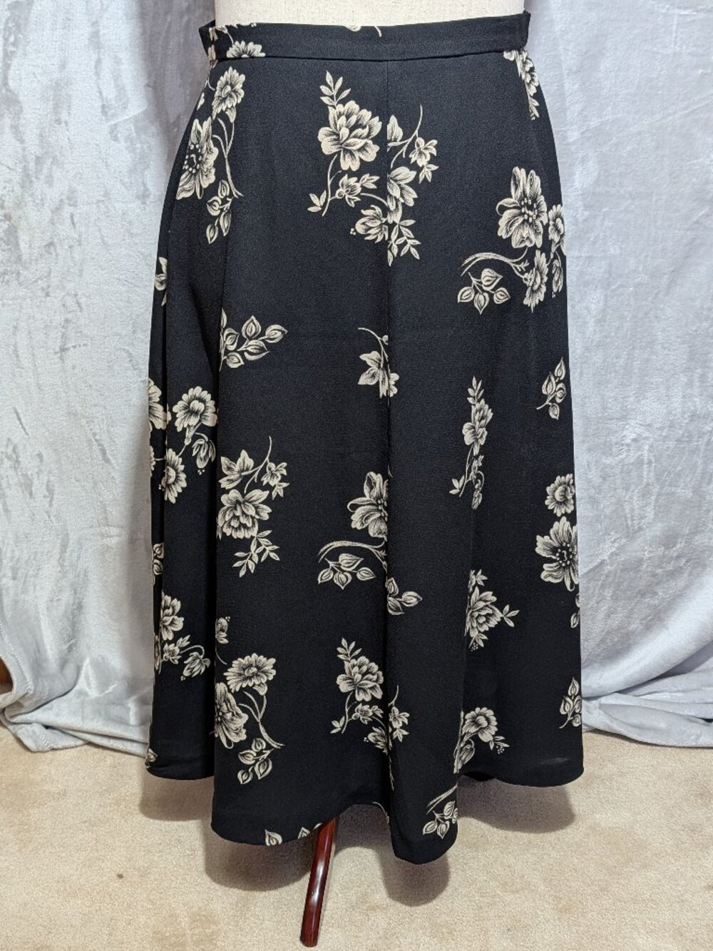 Chaus Black Flower Print Skirt size 16